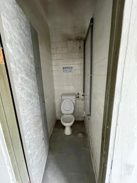 Shop / Office untuk Disewa di Kawasan Perindustrian Klang Utama (Kapar) - Thomas Lim - Bathroom - PropertyGuru.com.my