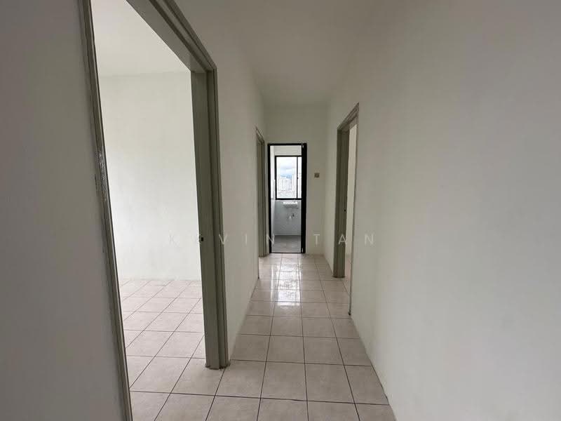 Service Residence for Sale at Villa Mutiara @ Mutiara Kompleks - Kevin Tan - Corridor - PropertyGuru.com.my