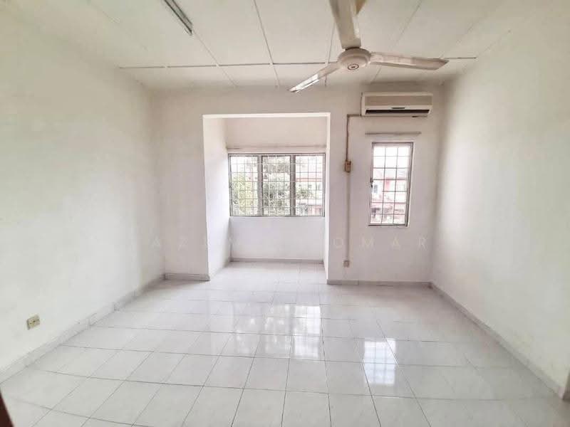 Rumah Teres 2-Tingkat untuk Dijual di TTDI Jaya (Shah Alam) - Hazeman Omar - Living Room - PropertyGuru.com.my
