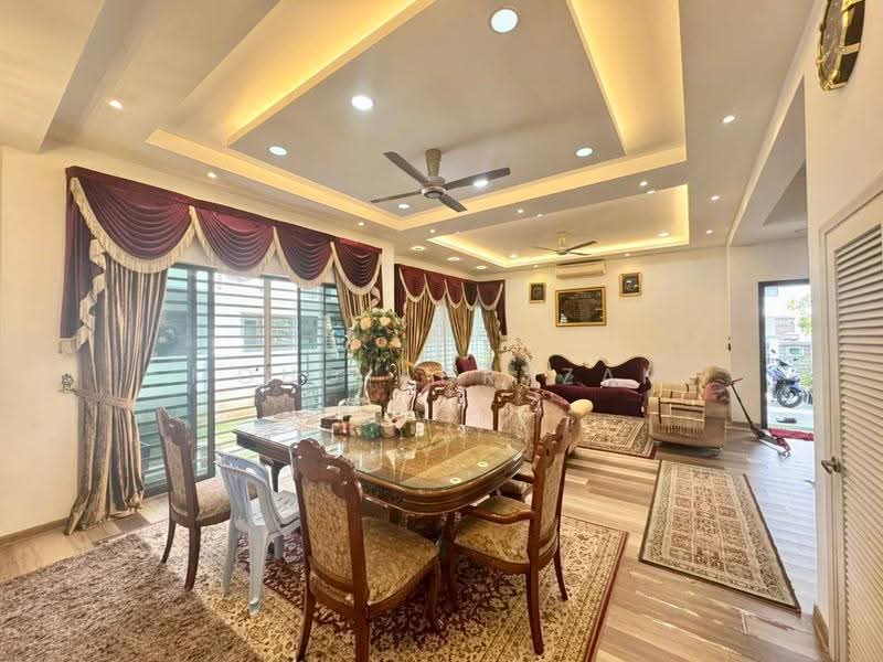 Rumah Berkembar untuk Dijual di Taman Cahaya Alam (Shah Alam) - Mohd Adryzam - Dining Room - PropertyGuru.com.my