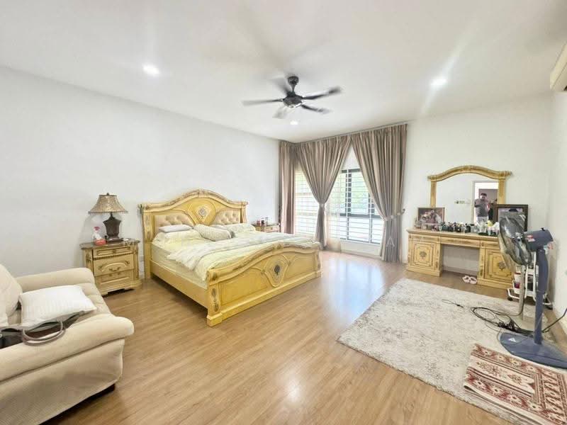 Rumah Berkembar untuk Dijual di Taman Cahaya Alam (Shah Alam) - Mohd Adryzam - Master Bedroom - PropertyGuru.com.my