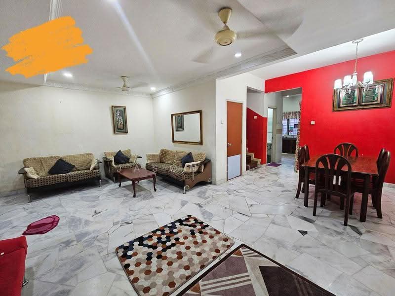 Rumah Teres 2-Tingkat untuk Dijual di Putra Heights (Subang Jaya) - Jason Ooi - Living Room - PropertyGuru.com.my