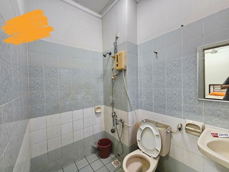 Rumah Teres 2-Tingkat untuk Dijual di Putra Heights (Subang Jaya) - Jason Ooi - Bathroom - PropertyGuru.com.my