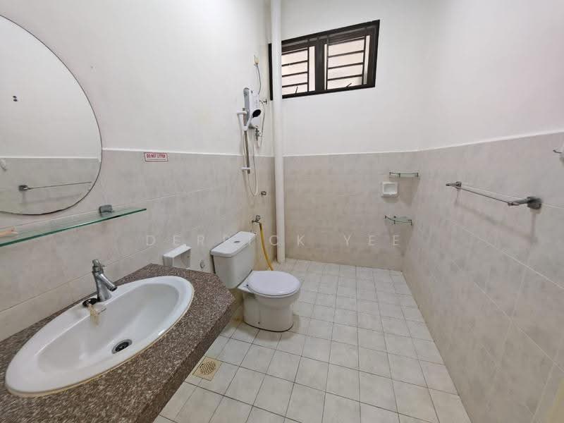 2-storey Terraced House for Rent in Taman Kota Laksamana (Melaka City) - Derrick Yee - Bathroom - PropertyGuru.com.my