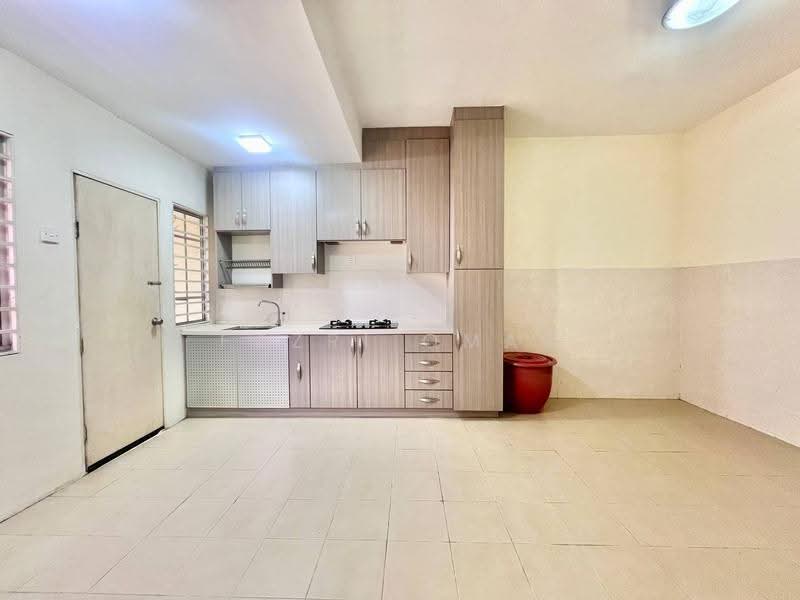 Semi-Detached House for Sale in Bandar Bukit Mahkota (Bangi) - Fazri Omar - Kitchen - PropertyGuru.com.my