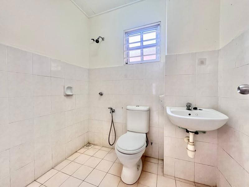 Semi-Detached House for Sale in Bandar Bukit Mahkota (Bangi) - Fazri Omar - Bathroom - PropertyGuru.com.my