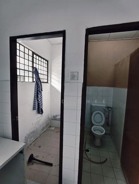 Apartment for Sale at Pangsapuri Sri Tanjung - David Chee - Bathroom - PropertyGuru.com.my