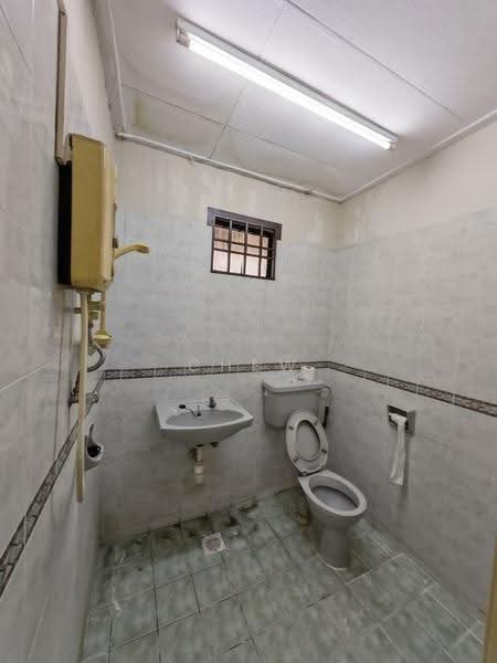 Rumah Teres 2-Tingkat untuk Dijual di Taman Desa Tebrau (Tebrau) - Chew Jia Jia - Bathroom - PropertyGuru.com.my