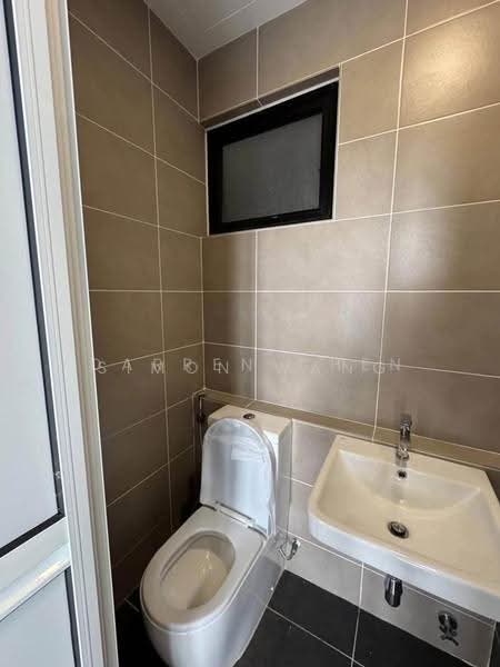 Kediaman Servis untuk Dijual di D'Pristine - Simon Wang - Bathroom - PropertyGuru.com.my