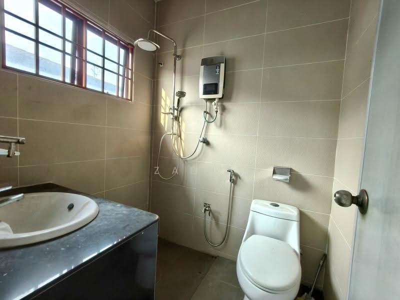 Rumah Teres 2-Tingkat untuk Dijual di Bandar Bukit Tinggi 2 (Klang) - Zaena Ng - Bathroom - PropertyGuru.com.my