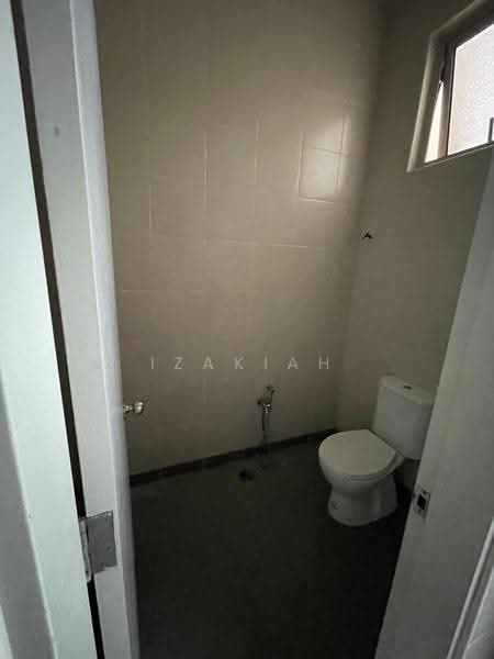 Shop / Office untuk Disewa di Bukit Jelutong (Shah Alam) - Izakiah Binti Zaharul Bakri - Bathroom - PropertyGuru.com.my