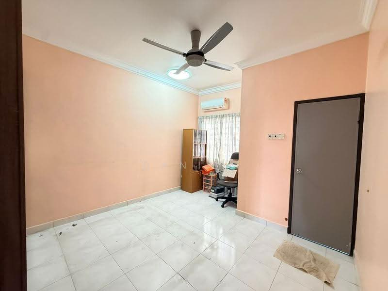 Rumah Teres 2-Tingkat untuk Dijual di Taman Desa Tebrau (Tebrau) - Daniel Yong - Study - PropertyGuru.com.my