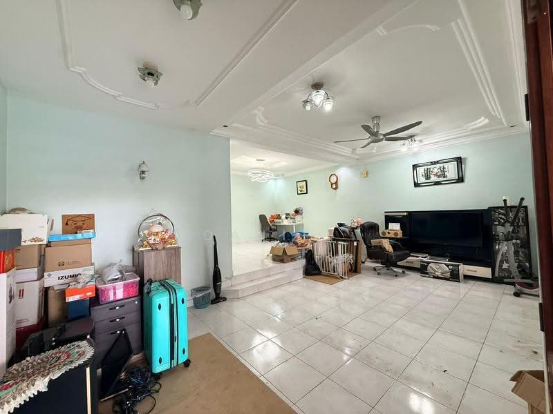 Rumah Teres 2-Tingkat untuk Dijual di Taman Desa Tebrau (Tebrau) - Daniel Yong - Living Room - PropertyGuru.com.my