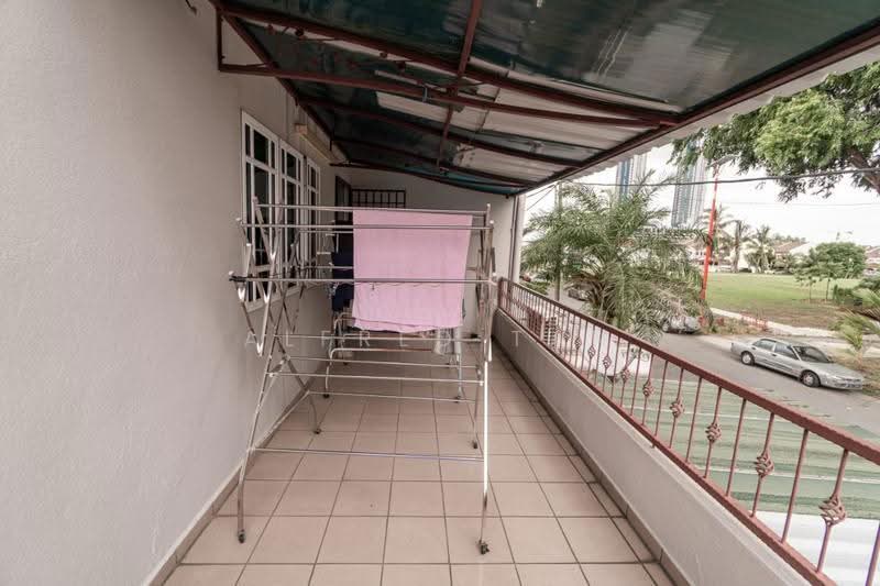 Rumah Teres 2-Tingkat untuk Dijual di Bandar Bukit Tinggi (Klang) - Alfred Tan - Balcony - PropertyGuru.com.my