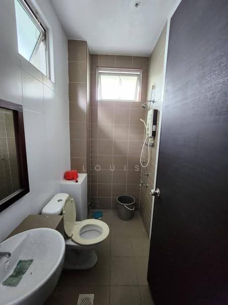 Semi-Detached House for Sale in Taman Ponderosa (Johor Bahru) - Louis Ng - Bathroom - PropertyGuru.com.my