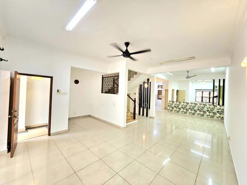 2-storey Terraced House for Sale in Bandar Kinrara Seksyen 5 (Bandar Kinrara) - SUNNY YONG - Living Room - PropertyGuru.com.my