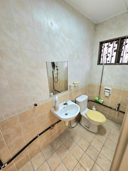 2-storey Terraced House for Sale in Bandar Kinrara Seksyen 5 (Bandar Kinrara) - SUNNY YONG - Bathroom - PropertyGuru.com.my