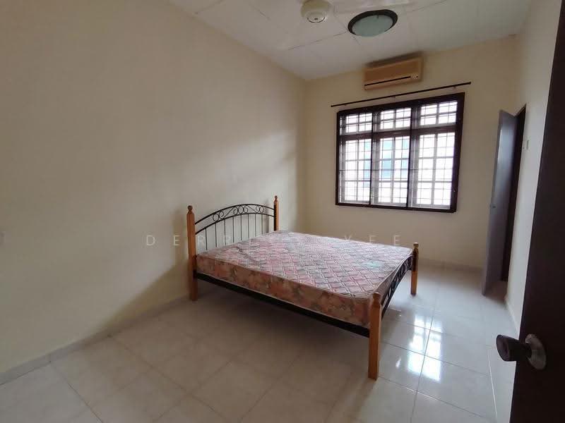 Rumah Teres 2-Tingkat untuk Dijual di Taman Pandan Indah (Klebang) - Derrick Yee - Bedroom - PropertyGuru.com.my