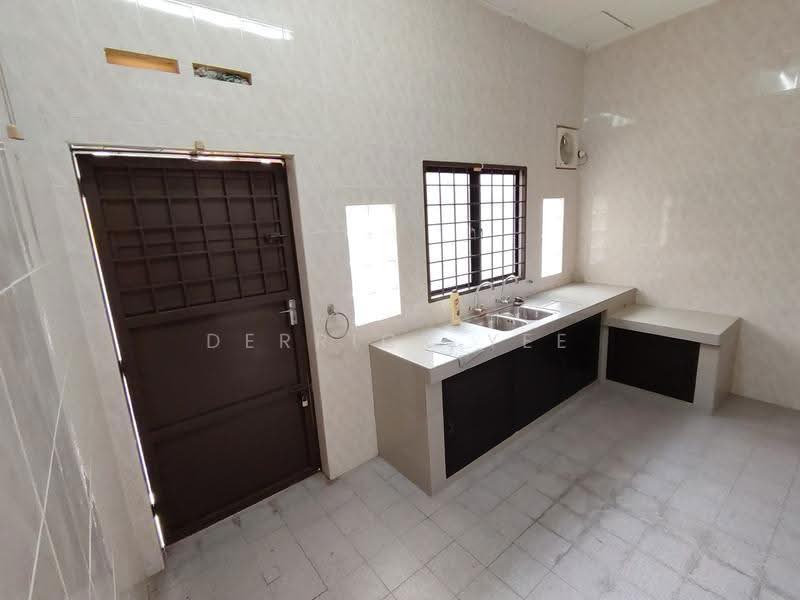 Rumah Teres 2-Tingkat untuk Dijual di Taman Pandan Indah (Klebang) - Derrick Yee - Kitchen - PropertyGuru.com.my