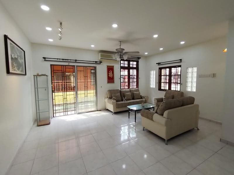 Rumah Teres 2-Tingkat untuk Dijual di Taman Pandan Indah (Klebang) - Derrick Yee - Living Room - PropertyGuru.com.my
