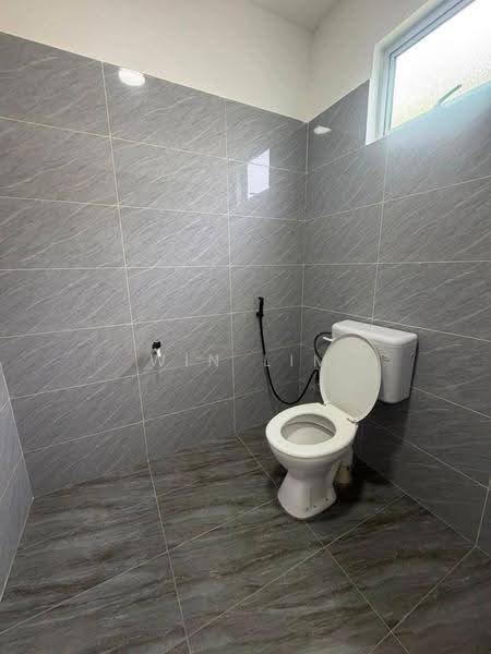 Rumah Teres 2-Tingkat untuk Dijual di Taman Sri Benut (Benut) - Win Lim - Bathroom - PropertyGuru.com.my