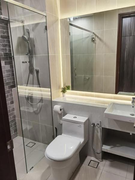 Condominium for Sale at Queens Residences Q2 @ Queens Waterfront - Sam Yeoh - Bathroom - PropertyGuru.com.my