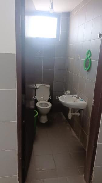 Shop / Office untuk Disewa di Shah Alam (Selangor) - Mandy Liew - Bathroom - PropertyGuru.com.my