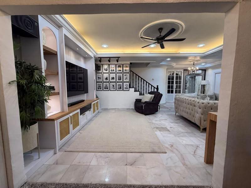 Rumah Berkembar untuk Dijual di Beserah (Pahang) - Izzat Azman - Living Room - PropertyGuru.com.my