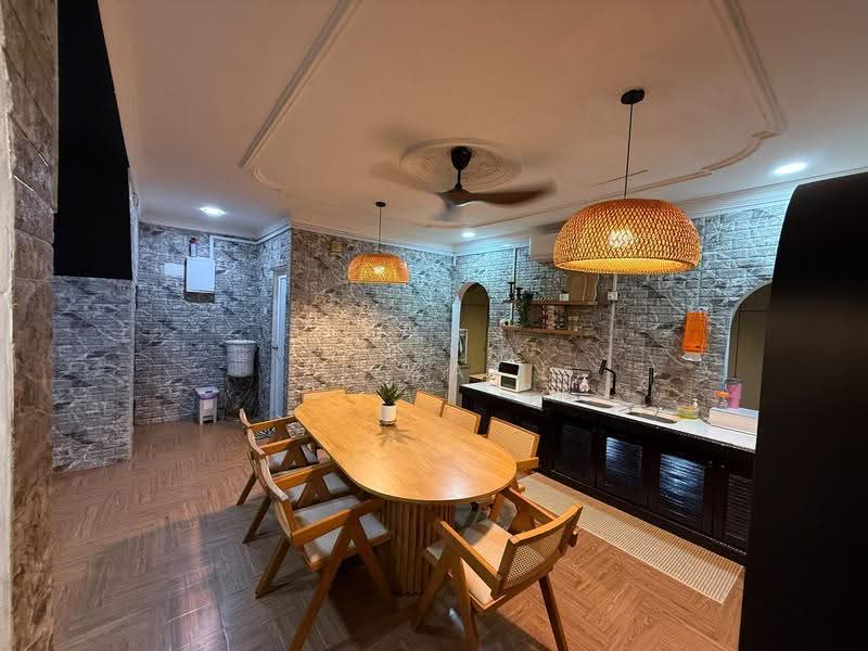 Rumah Berkembar untuk Dijual di Beserah (Pahang) - Izzat Azman - Dining Room - PropertyGuru.com.my