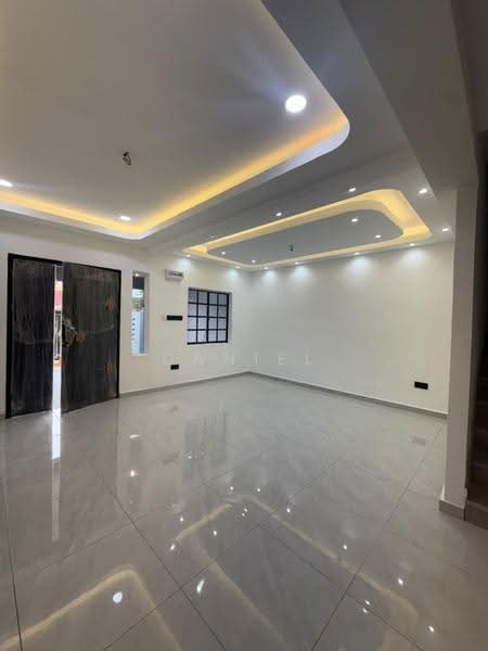 Rumah Teres 2-Tingkat untuk Dijual di Taman Bukit Tiram (Ulu Tiram) - Daniel Yong - Living Room - PropertyGuru.com.my