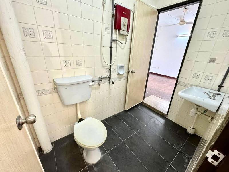 Rumah Teres 2-Tingkat untuk Dijual di Taman Bukit Mewah (Kajang) - Fazri . - Bathroom - PropertyGuru.com.my