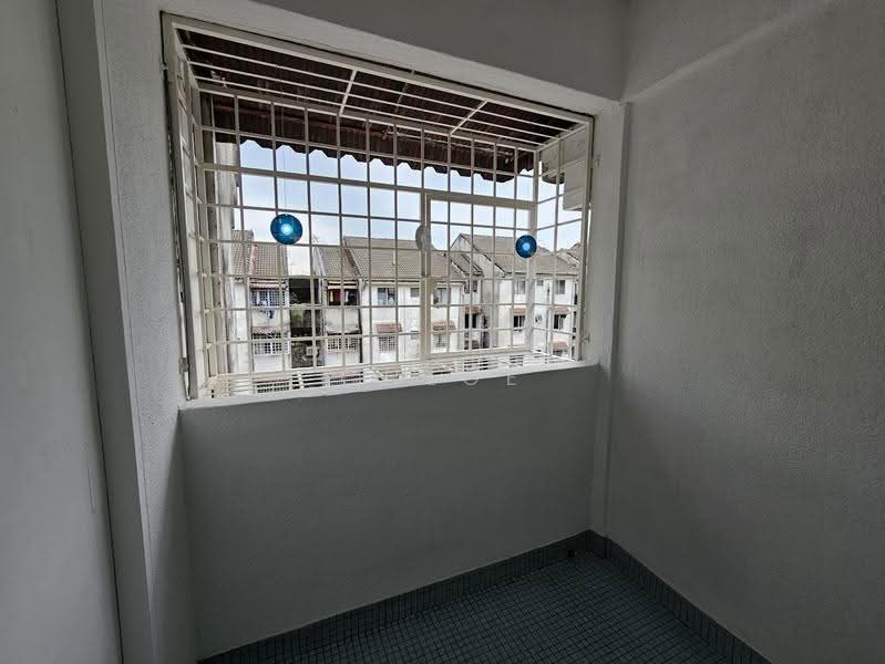 Rumah Flat untuk Dijual di Desa Petaling Flat - Chloe Wai - Balcony - PropertyGuru.com.my