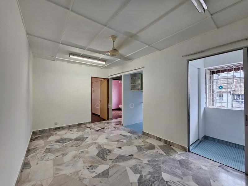 Rumah Flat untuk Dijual di Desa Petaling Flat - Chloe Wai - Living Room - PropertyGuru.com.my