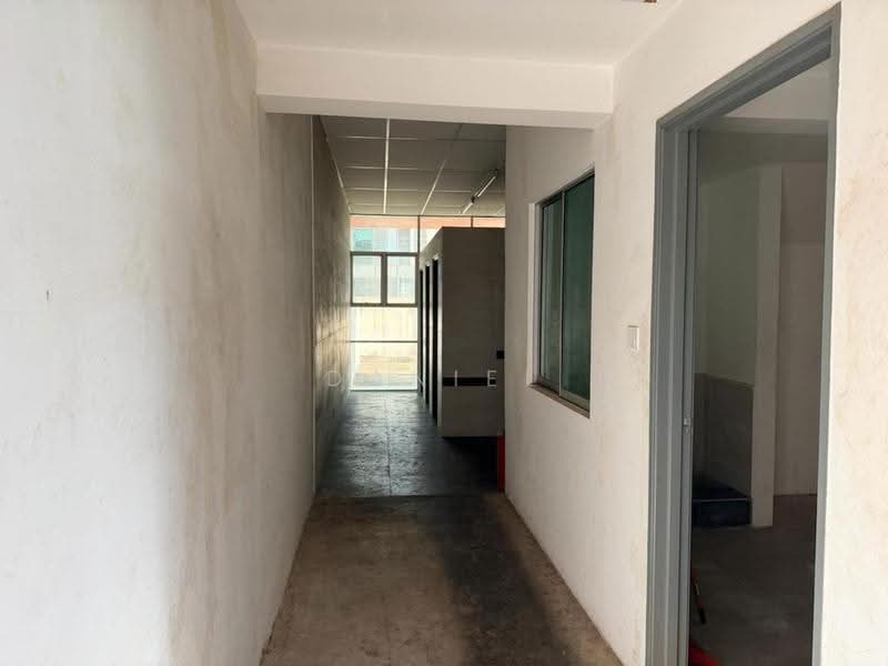 Kilang Berkembar untuk Disewa di Ulu Tiram (Johor) - Daniel Yong - Corridor - PropertyGuru.com.my
