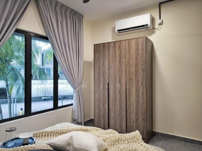 Kondominium untuk Disewa di Menara Alpha - Kim Ling - Master Bedroom - PropertyGuru.com.my