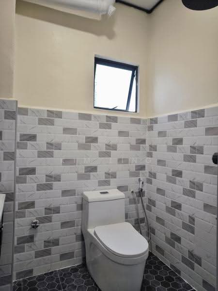 Kondominium untuk Disewa di Menara Alpha - Kim Ling - Master Bathroom - PropertyGuru.com.my