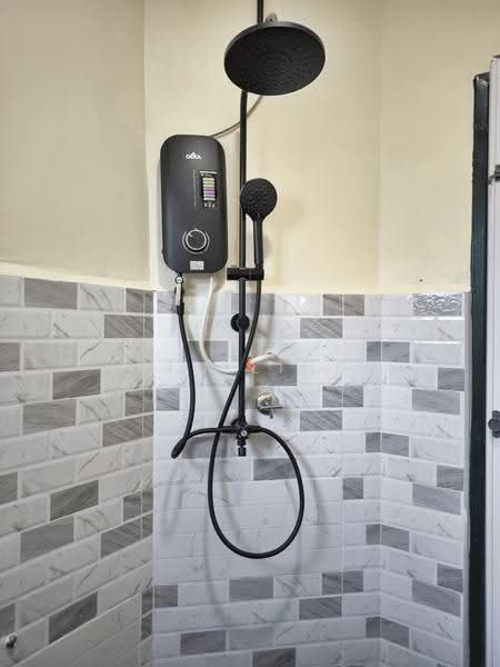Kondominium untuk Disewa di Menara Alpha - Kim Ling - Master Bathroom - PropertyGuru.com.my