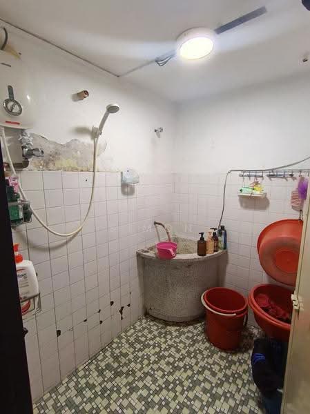 Rumah Teres 1-Tingkat untuk Dijual di Kampung Sungai Way (Petaling Jaya) - Simon Tan - Bathroom - PropertyGuru.com.my