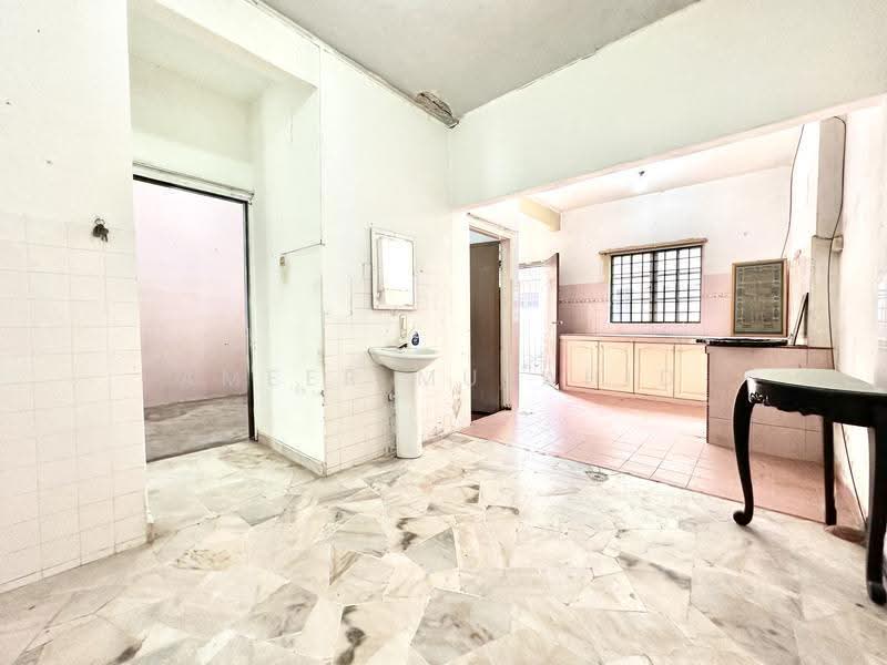 Rumah Teres 2-Tingkat untuk Dijual di Klang (Selangor) - Ameer Mujahid - Kitchen - PropertyGuru.com.my