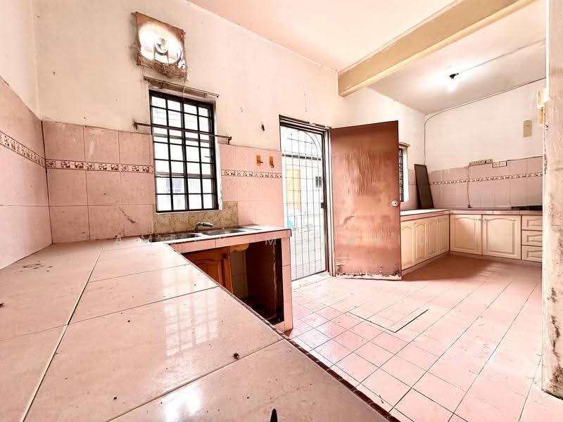 Rumah Teres 2-Tingkat untuk Dijual di Klang (Selangor) - Ameer Mujahid - Kitchen - PropertyGuru.com.my
