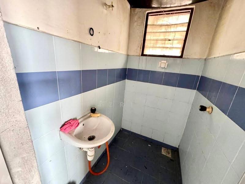 Pangsapuri untuk Dijual di Pangsapuri Baiduri - Fazri . - Bathroom - PropertyGuru.com.my