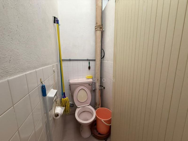 Rumah Teres 2-Tingkat untuk Dijual di Sungai Dua (Penang) - Carson Chuah - Bathroom - PropertyGuru.com.my