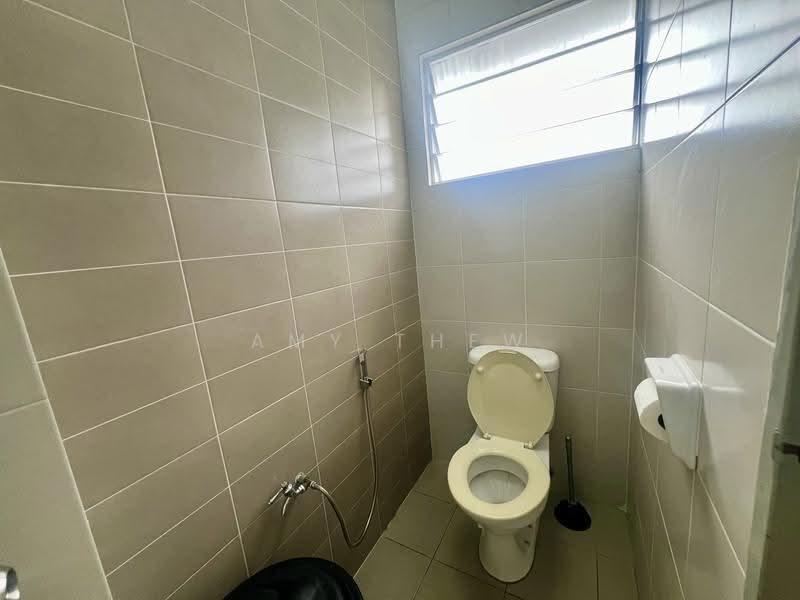 Office for Sale in Bandar Puteri Puchong (Puchong) - Amy Thew - Bathroom - PropertyGuru.com.my