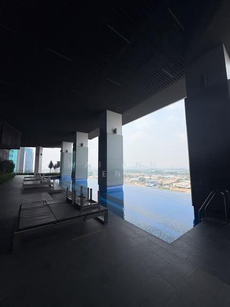 Kediaman Servis untuk Dijual di TRiGON Luxury Residences - Wai Ann Teng - Pool - PropertyGuru.com.my