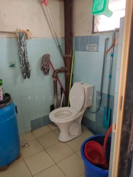 Rumah Flat untuk Dijual di SS 13 Flat - Alice Kham - Bathroom - PropertyGuru.com.my