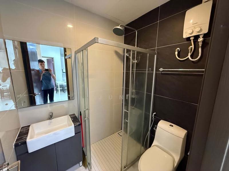 Kondominium untuk Disewa di Amberside @ Country Garden Danga Bay - Jun Song - Bathroom - PropertyGuru.com.my