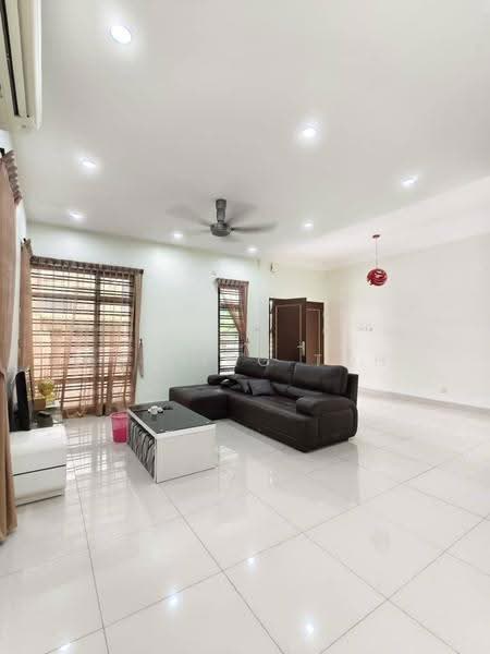 Rumah Kluster untuk Dijual di Taman Seri Austin (Tebrau) - Ee Fong Toh - Living Room - PropertyGuru.com.my