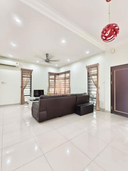 Rumah Kluster untuk Dijual di Taman Seri Austin (Tebrau) - Ee Fong Toh - Living Room - PropertyGuru.com.my