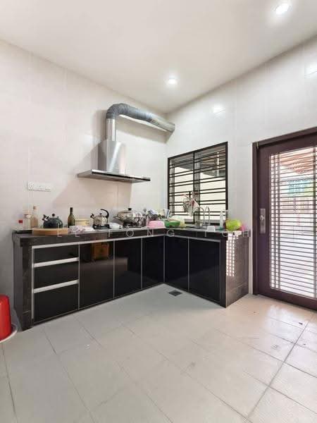 Rumah Kluster untuk Dijual di Taman Seri Austin (Tebrau) - Ee Fong Toh - Kitchen - PropertyGuru.com.my
