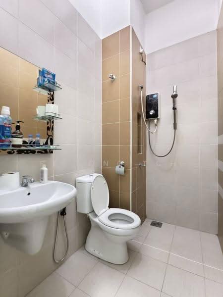 Rumah Kluster untuk Dijual di Taman Seri Austin (Tebrau) - Ee Fong Toh - Bathroom - PropertyGuru.com.my